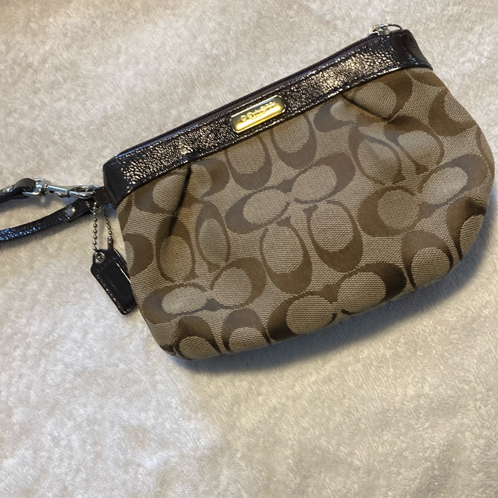 Coach wristlet in very good condition